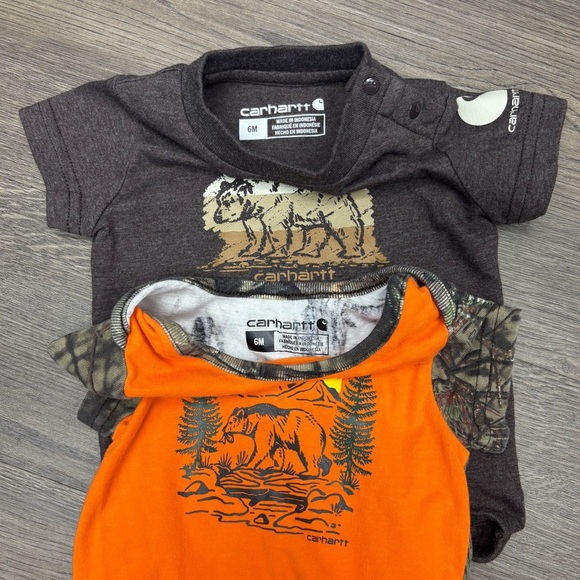Carhartt Kids 6month Matching Bear Graphic Bodysuits,  Set of Two, EUC - Picture 3 of 11